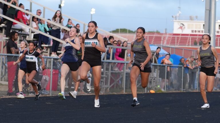 Girls sprint final, crowd on the fence